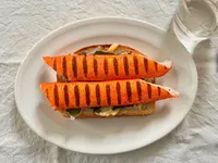 「パニーニパン」で、どでかカニカマを焼いたら笑っちゃうおいしさでした。