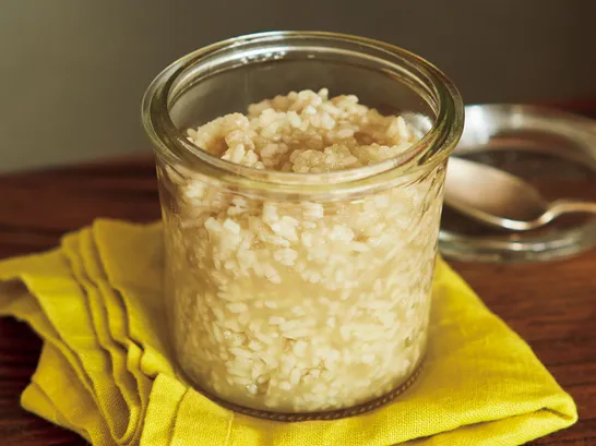 うまみ満点の万能調味料! 『玉ねぎ麹(こうじ)』がすごい【炊飯器で作る簡単レシピ】