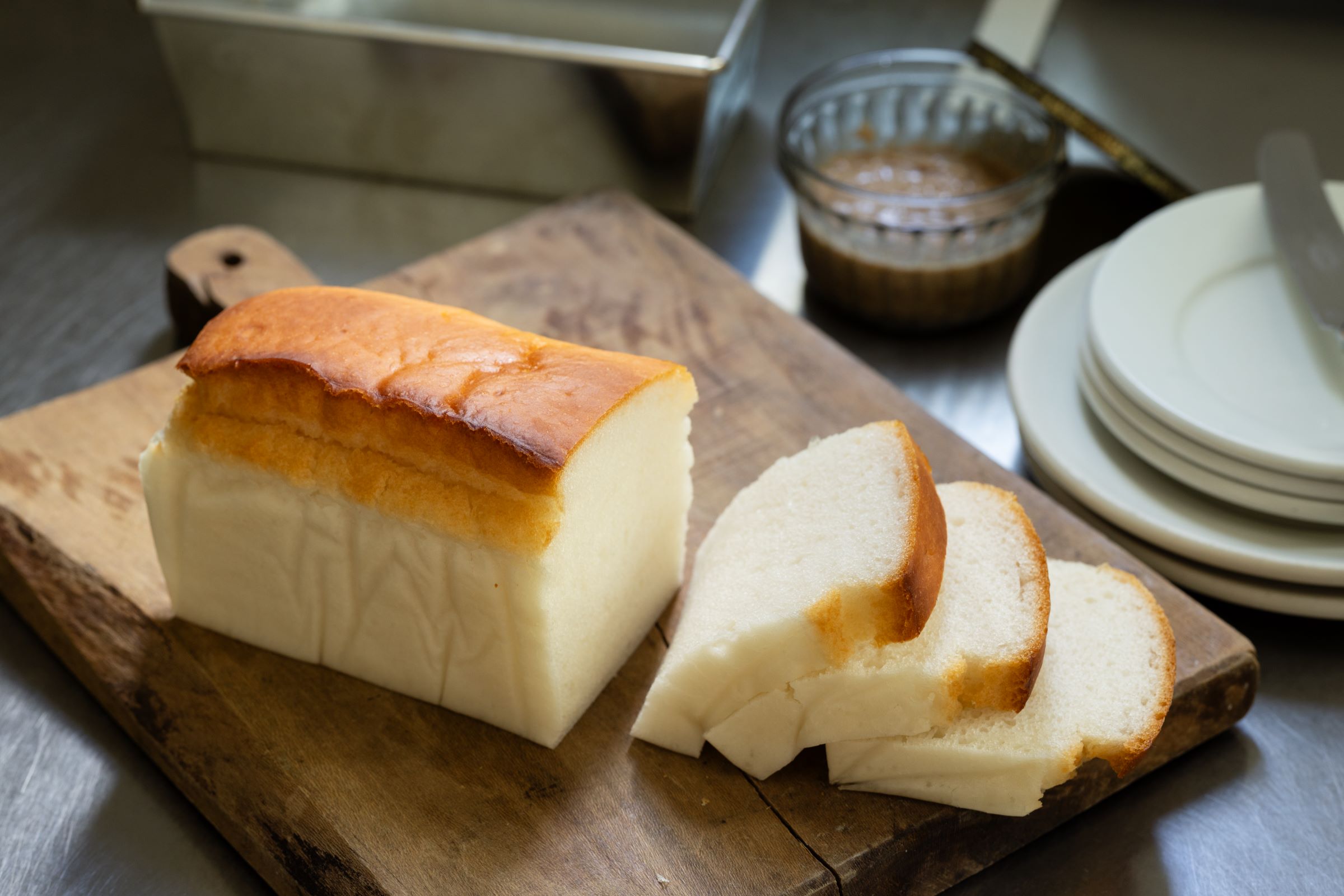 ミキサー３分＆発酵１回！　浸水させた生米から作る、ミニ食パンがすごい