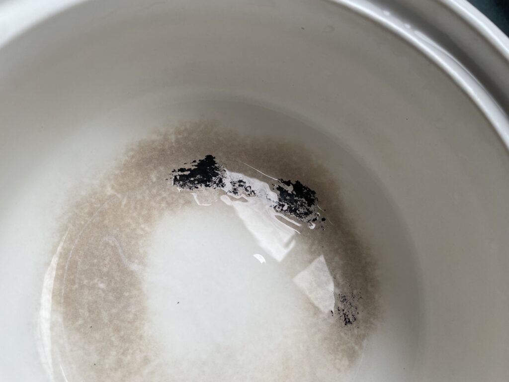 焦げ付きがほぼ取れてきれいになった土鍋