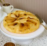 フライパンで完結！　ホットケーキミックスで作る「りんごのアップサイドダウンケーキ」