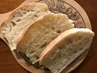 夜混ぜて朝焼くだけ→感動のふっかふか。パン作りの常識を覆す『こねないパン』レシピ