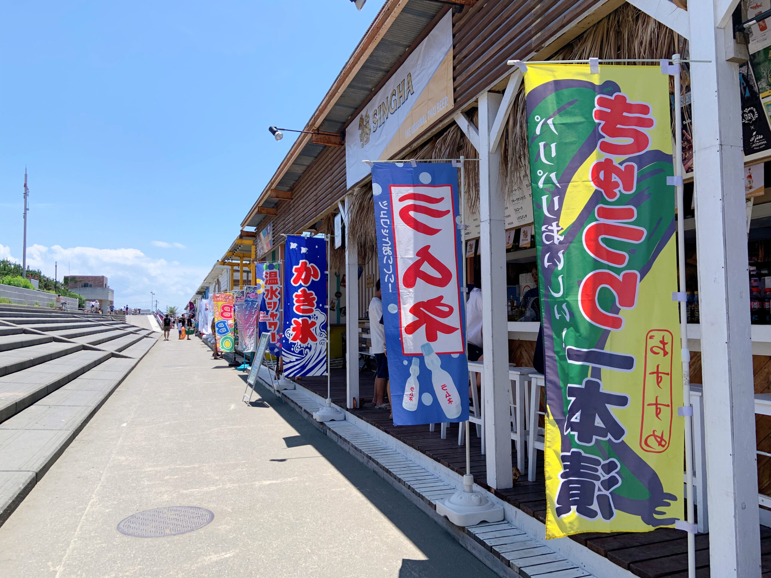 湘南・江ノ島前のビーチにある海の家