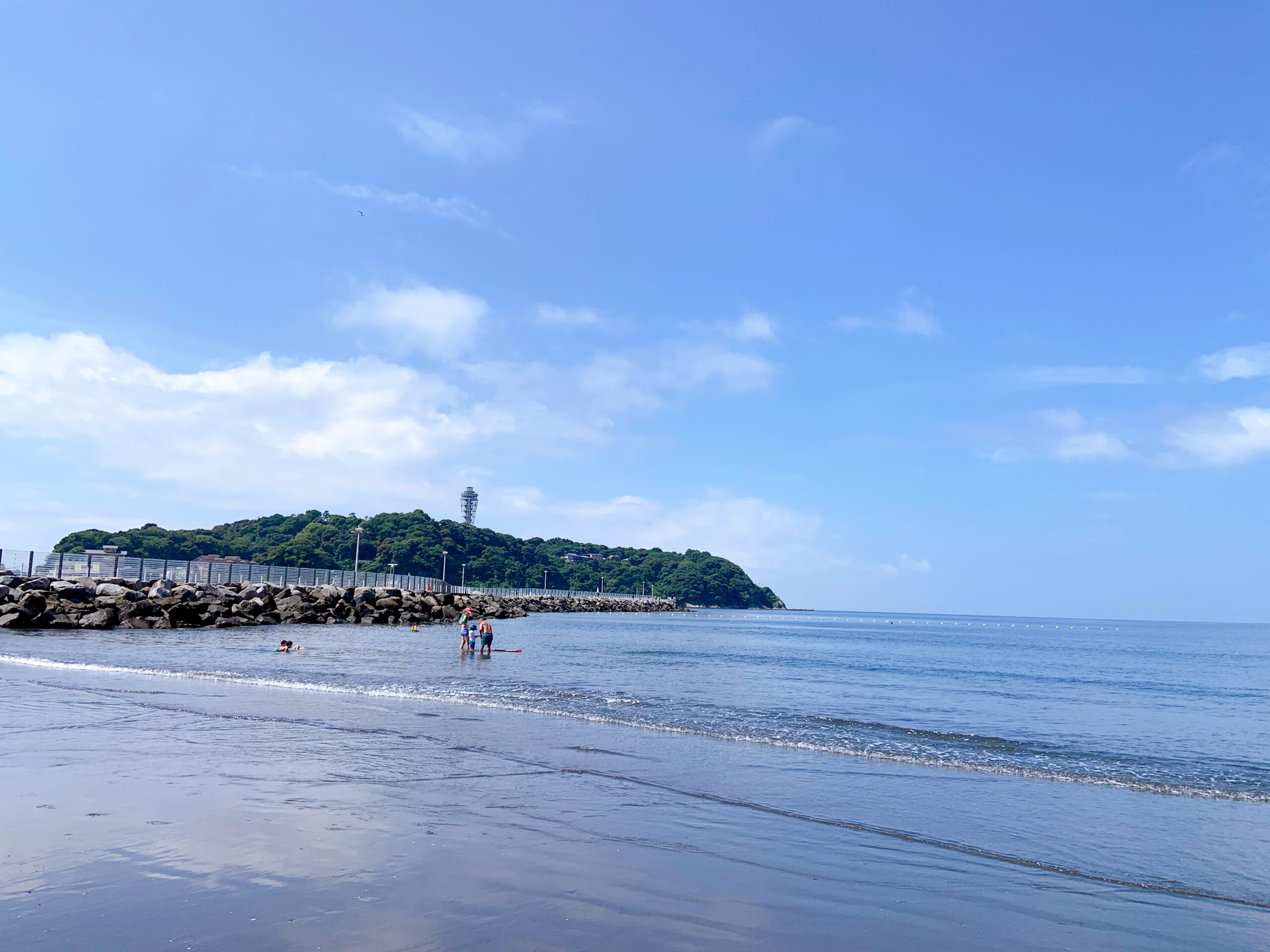 湘南・江ノ島前のビーチ