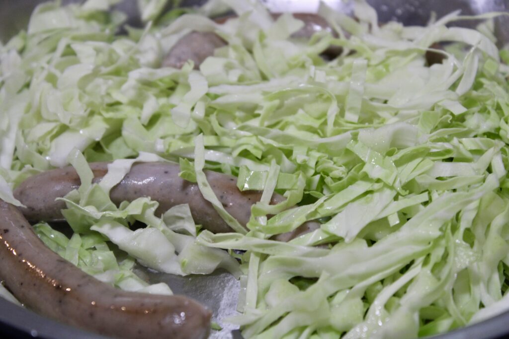 キャベツとウインナーの炒め物