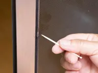 網戸が破れた！その時に。【100均】補修シールで、簡単に復活させる方法とは？