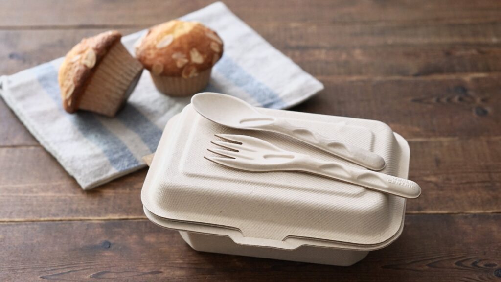 バガス容器で作るマフィンお弁当、塩バナナで作ったマフィンとさつまいもやズッキーニがおかずのお弁当です。