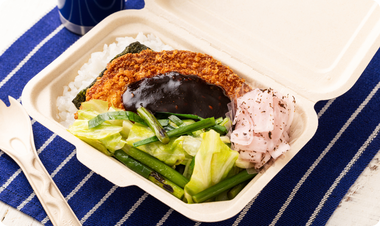 バガス容器いっぱいのみそカツ弁当