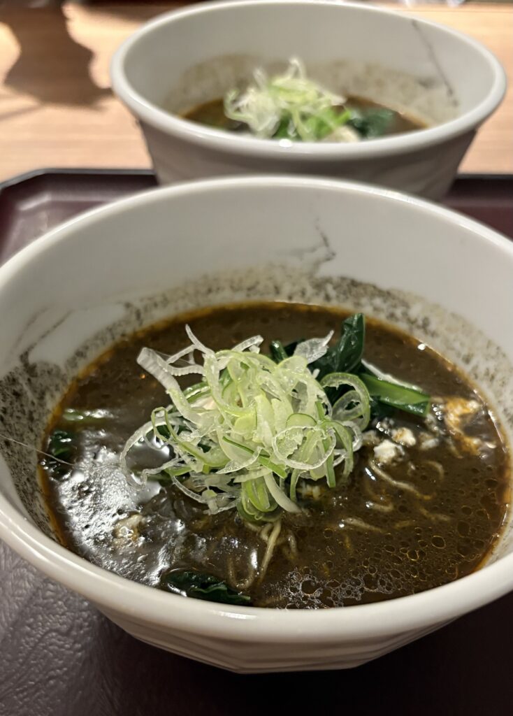亀の井ホテルの担々麺