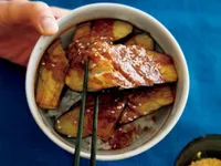 肉なしで満足度120％！甘辛とろとろなすがご飯に合いすぎ『なすの味噌だれ丼』