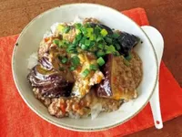 山本ゆりさんのレンジで一発！大人気レシピ『麻婆なす丼』食欲をそそる、ピリ辛味