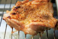 焼き魚だけなんて人生損してる！魚焼きグリルで『皮バリッバリチキン』を焼く裏技とは