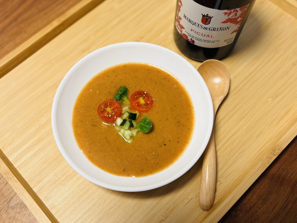 スペインの冷製スープのトマトのガスパチョ