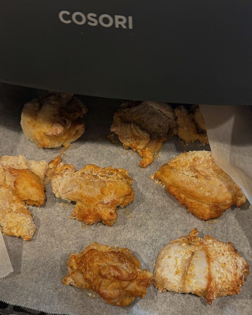 鶏のから揚げ調理中