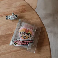 ブーム再び！大人もハマるシール帳