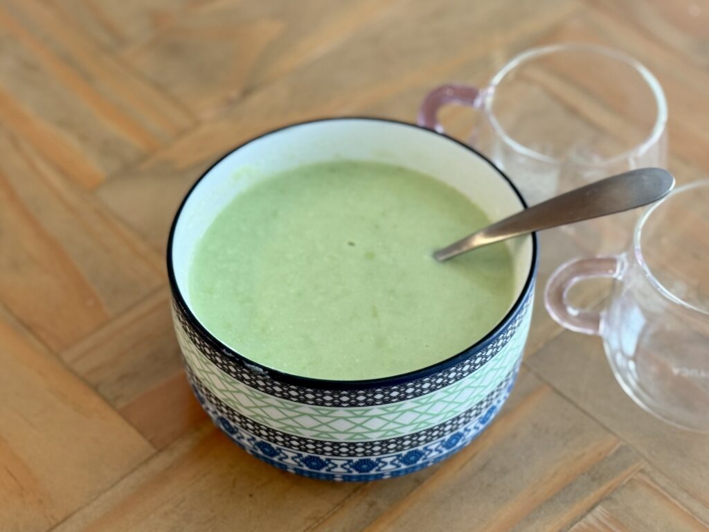 冷凍国産枝豆と玉ねぎと塩こうじをつかって作った冷製枝豆スープ
ケユカのコップに入れて