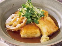 【今日は豆腐の日】フライパン1つでカリじゅわ揚げだし風に。豆腐とれんこんの甘辛べっこう煮
