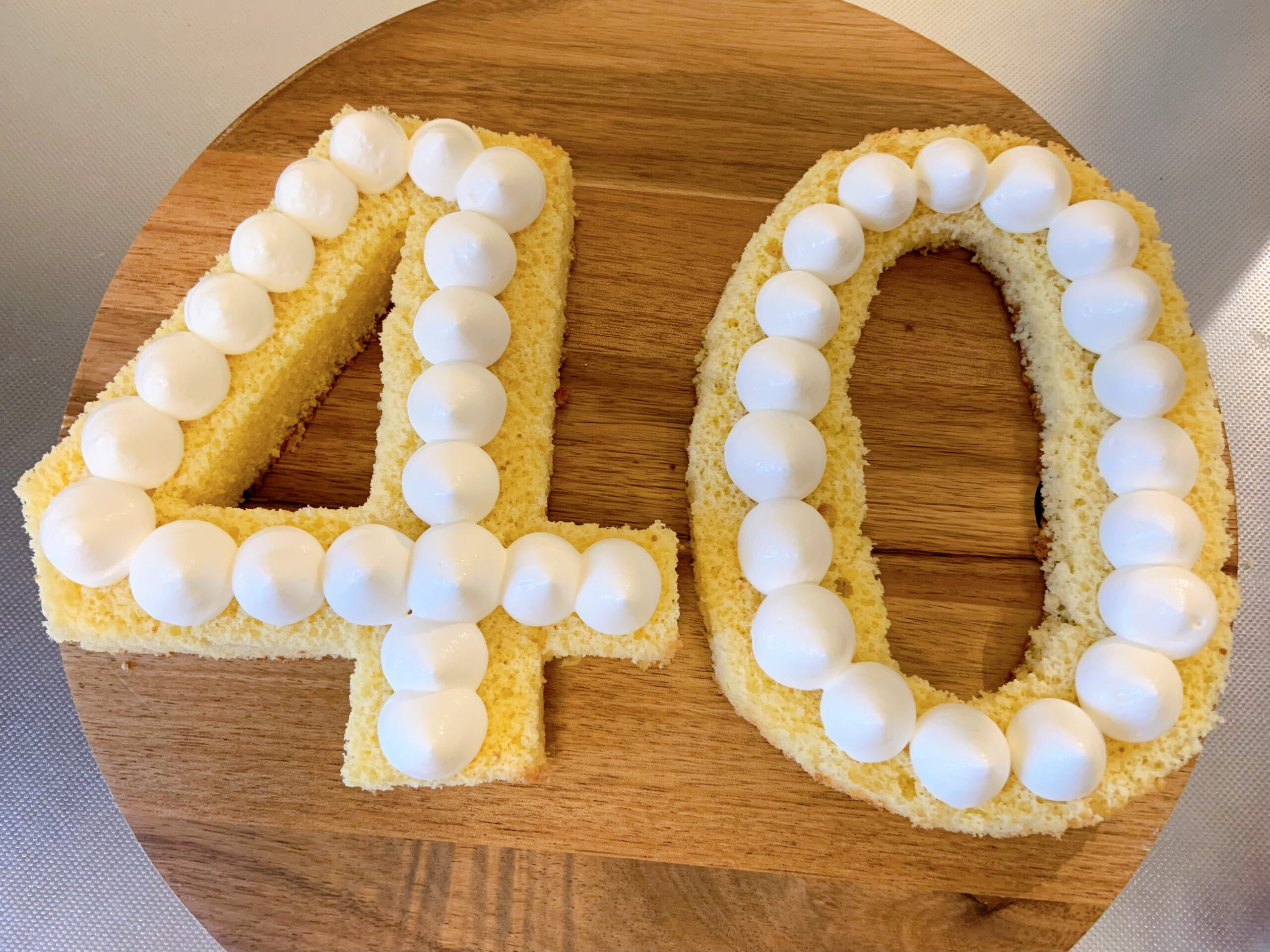 夫の40歳のお誕生日に作ったシャインマスカットのナンバーケーキ/とんぴー