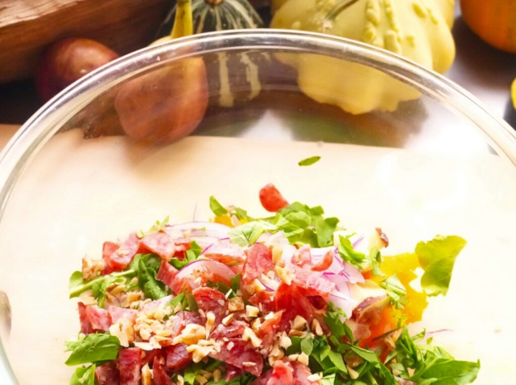 フエが入ったサラダ